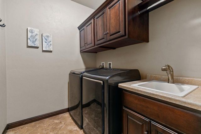 8065 GOLDEN PRIMROSE CIRCLE, Neenah, WI 54956