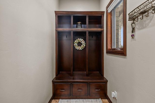 8065 GOLDEN PRIMROSE CIRCLE, Neenah, WI 54956