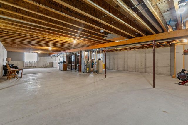 8065 GOLDEN PRIMROSE CIRCLE, Neenah, WI 54956