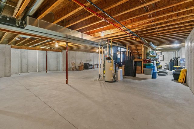 8065 GOLDEN PRIMROSE CIRCLE, Neenah, WI 54956