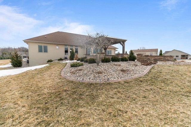 8065 GOLDEN PRIMROSE CIRCLE, Neenah, WI 54956
