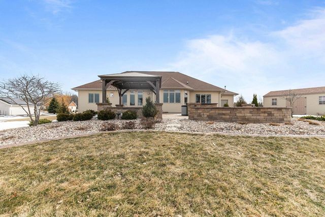 8065 GOLDEN PRIMROSE CIRCLE, Neenah, WI 54956