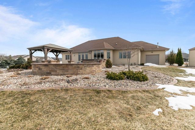 8065 GOLDEN PRIMROSE CIRCLE, Neenah, WI 54956
