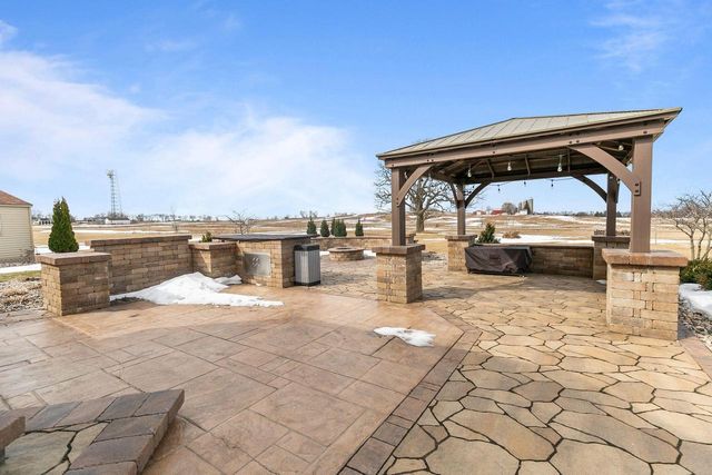 8065 GOLDEN PRIMROSE CIRCLE, Neenah, WI 54956