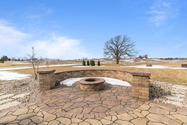 8065 GOLDEN PRIMROSE CIRCLE, Neenah, WI 54956