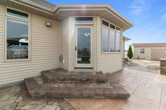 8065 GOLDEN PRIMROSE CIRCLE, Neenah, WI 54956