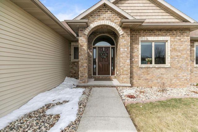 8065 GOLDEN PRIMROSE CIRCLE, Neenah, WI 54956