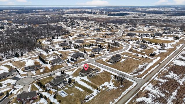 8065 GOLDEN PRIMROSE CIRCLE, Neenah, WI 54956