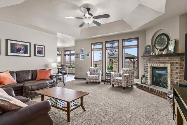 8065 GOLDEN PRIMROSE CIRCLE, Neenah, WI 54956