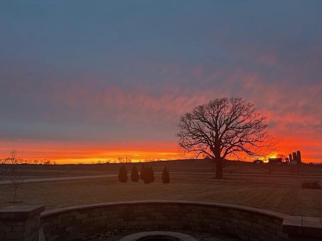 8065 GOLDEN PRIMROSE CIRCLE, Neenah, WI 54956