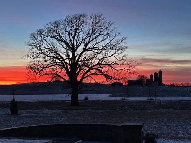 8065 GOLDEN PRIMROSE CIRCLE, Neenah, WI 54956