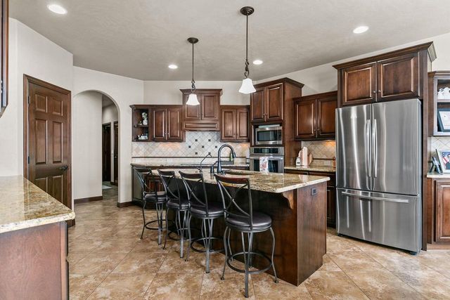 8065 GOLDEN PRIMROSE CIRCLE, Neenah, WI 54956