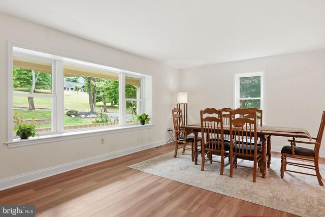 194 MEADOW GLEN LN, Reading, PA 19607