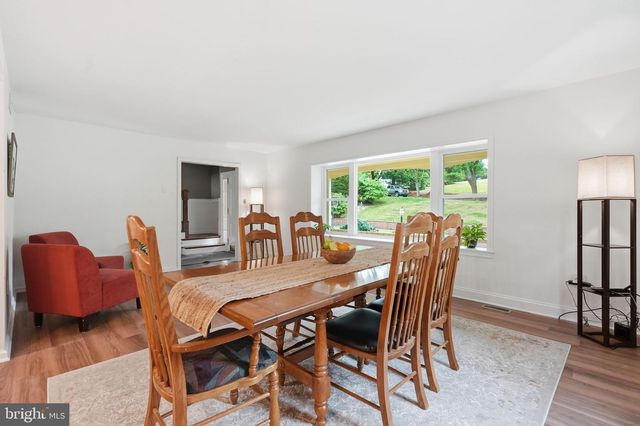 194 MEADOW GLEN LN, Reading, PA 19607
