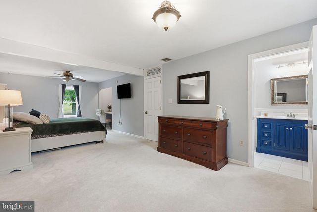194 MEADOW GLEN LN, Reading, PA 19607