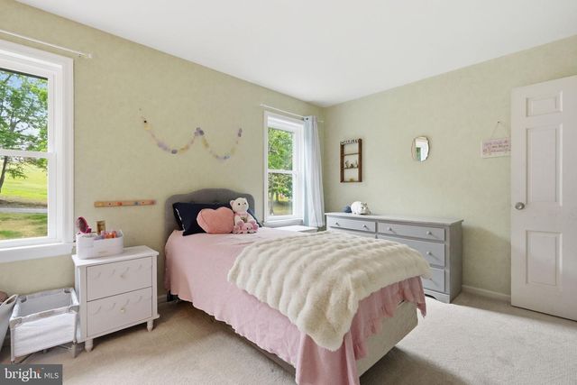 194 MEADOW GLEN LN, Reading, PA 19607