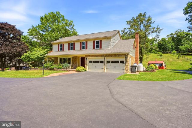 194 MEADOW GLEN LN, Reading, PA 19607