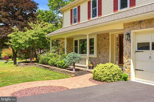 194 MEADOW GLEN LN, Reading, PA 19607