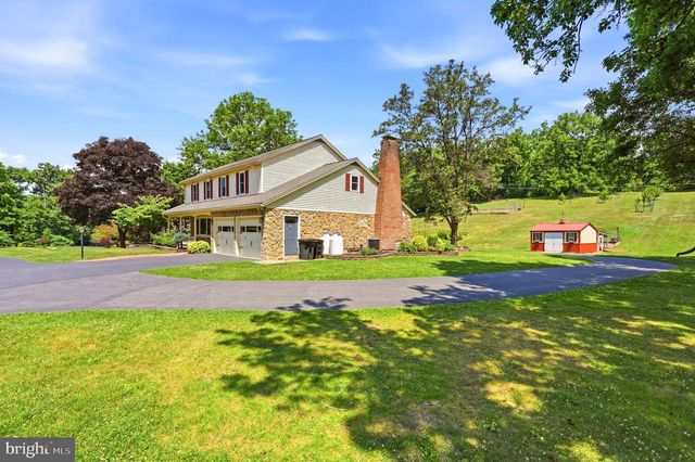 194 MEADOW GLEN LN, Reading, PA 19607
