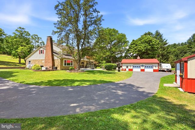 194 MEADOW GLEN LN, Reading, PA 19607