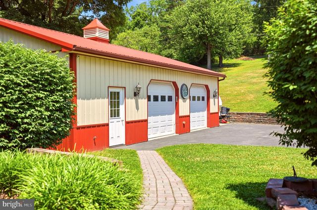 194 MEADOW GLEN LN, Reading, PA 19607