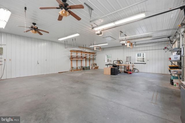194 MEADOW GLEN LN, Reading, PA 19607