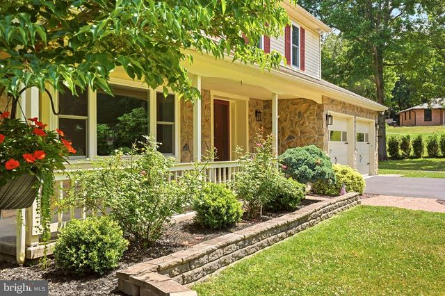 194 MEADOW GLEN LN, Reading, PA 19607