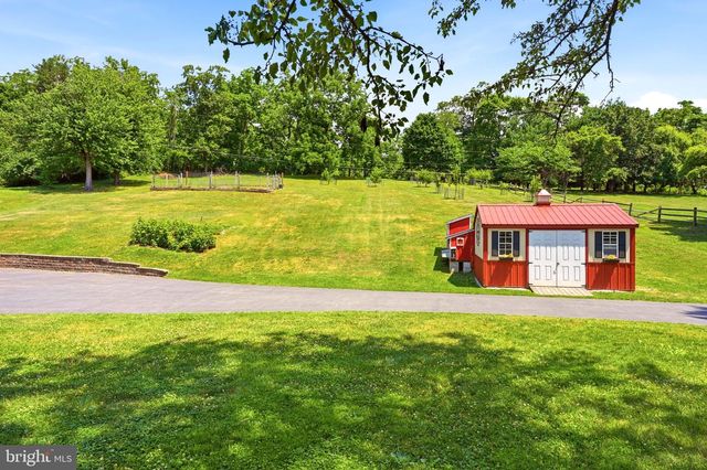 194 MEADOW GLEN LN, Reading, PA 19607