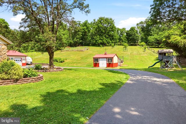 194 MEADOW GLEN LN, Reading, PA 19607