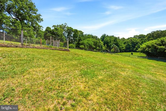 194 MEADOW GLEN LN, Reading, PA 19607