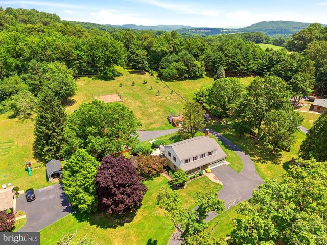 194 MEADOW GLEN LN, Reading, PA 19607