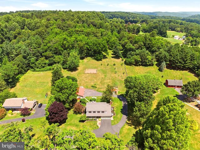 194 MEADOW GLEN LN, Reading, PA 19607