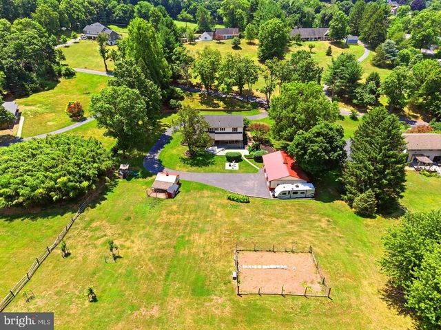 194 MEADOW GLEN LN, Reading, PA 19607