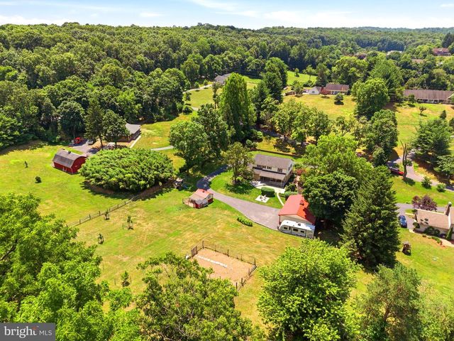 194 MEADOW GLEN LN, Reading, PA 19607