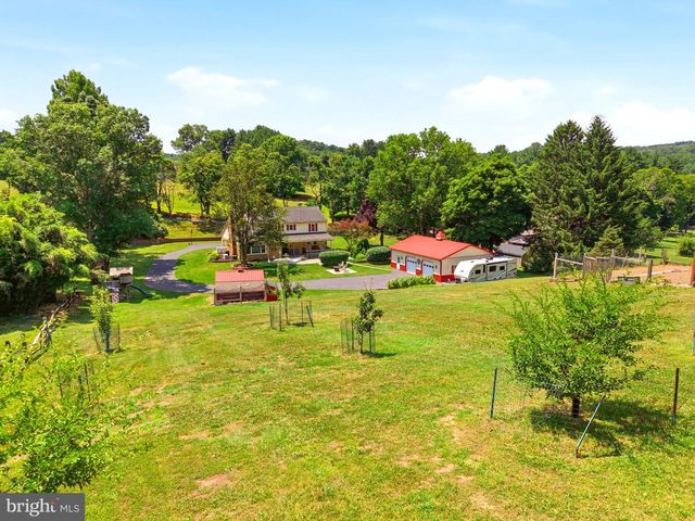 194 MEADOW GLEN LN, Reading, PA 19607