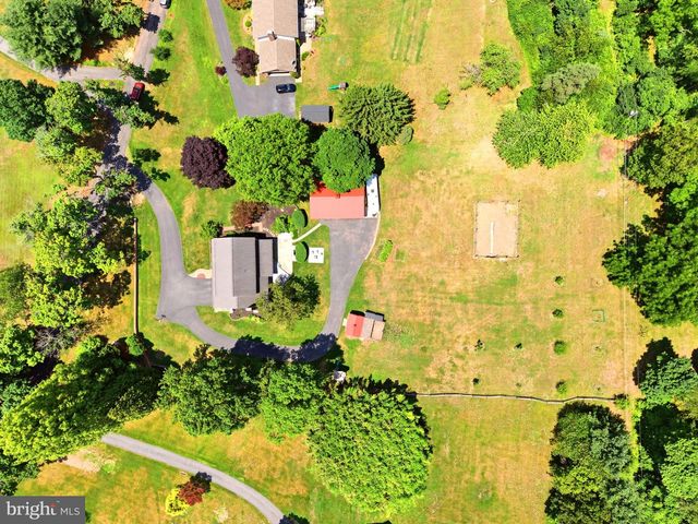 194 MEADOW GLEN LN, Reading, PA 19607