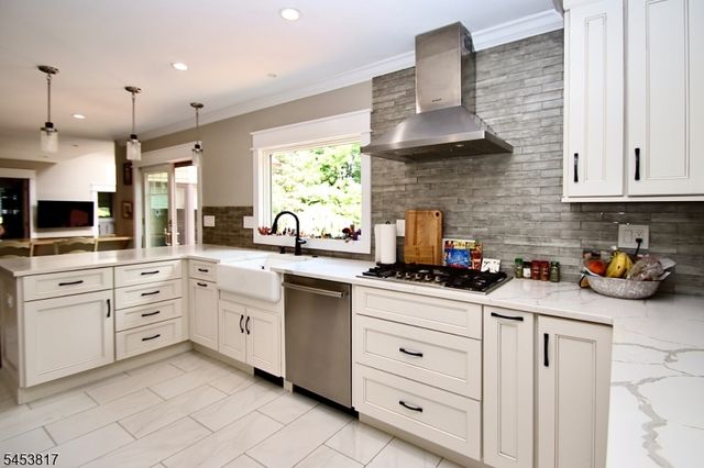 9 Watch Hill Rd, Mahwah Twp., NJ 07430
