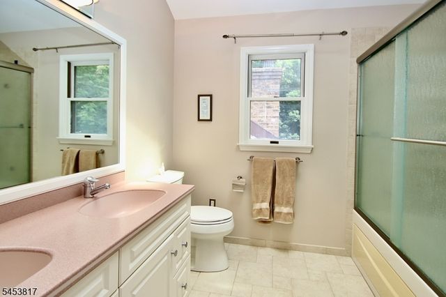 9 Watch Hill Rd, Mahwah Twp., NJ 07430
