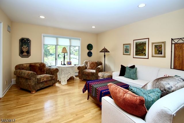 9 Watch Hill Rd, Mahwah Twp., NJ 07430