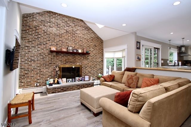 9 Watch Hill Rd, Mahwah Twp., NJ 07430