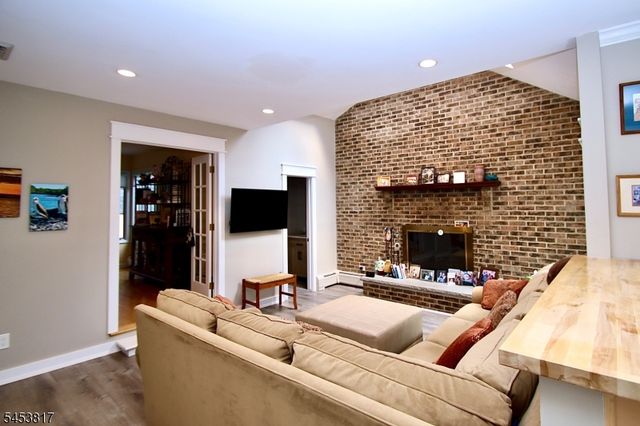 9 Watch Hill Rd, Mahwah Twp., NJ 07430