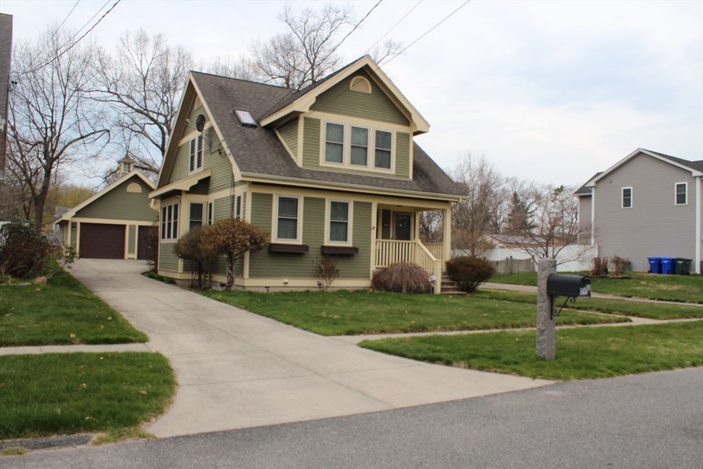 158 Wollaston St, Springfield, MA 01119