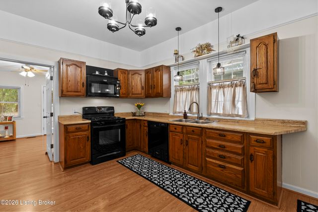 2716 Victor Pl, Louisville, KY 40206