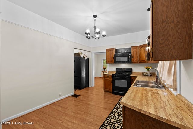 2716 Victor Pl, Louisville, KY 40206