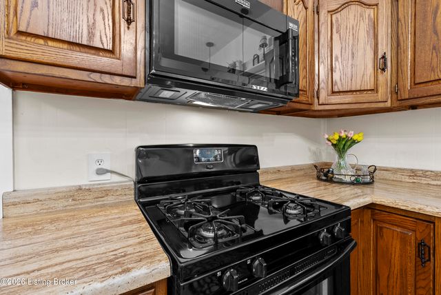 2716 Victor Pl, Louisville, KY 40206