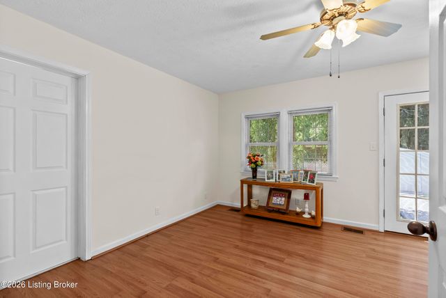 2716 Victor Pl, Louisville, KY 40206