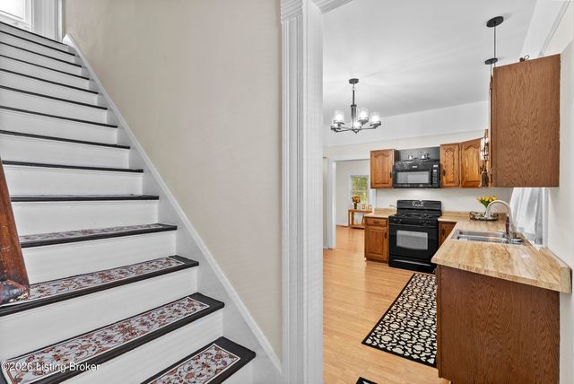 2716 Victor Pl, Louisville, KY 40206