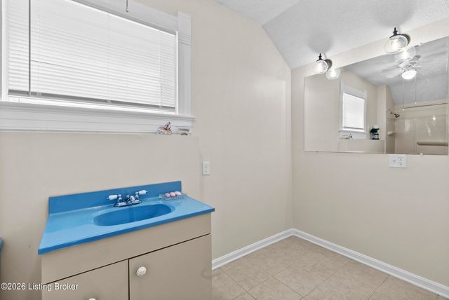 2716 Victor Pl, Louisville, KY 40206