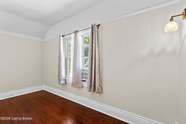 2716 Victor Pl, Louisville, KY 40206