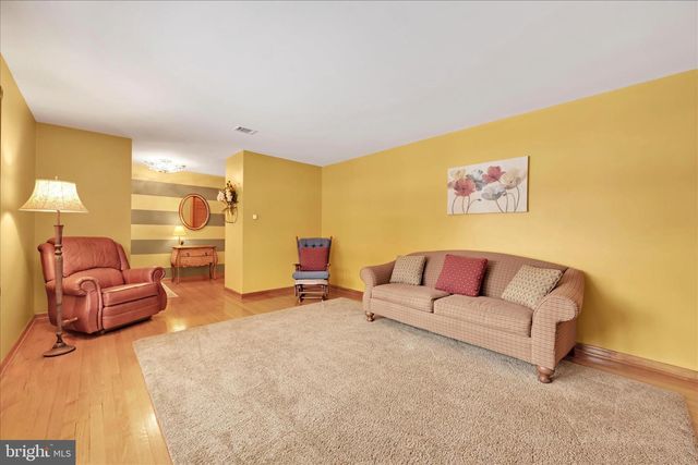 11 BRYN MAWR AVE, Pottsville, PA 17901